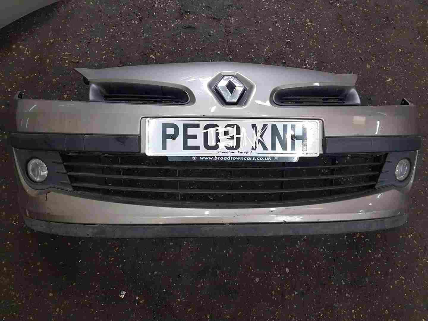 Thumb 3 Renault Clio MK3 2005-2009 Front Bumper Beige Tehnk 195 16Inch Wheels