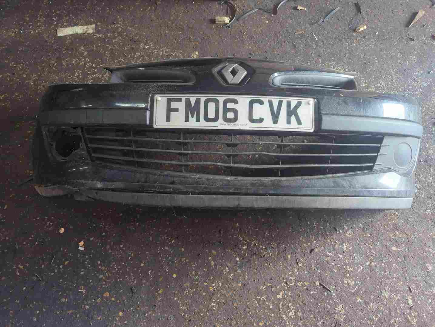 Thumb 5 Renault Clio MK3 2005-2009 Front Bumper Black 676 185