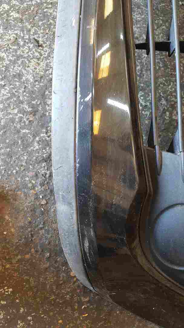Thumb 5 Renault Clio MK3 2005-2009 Front Bumper Black 676 185 15inch Wheel