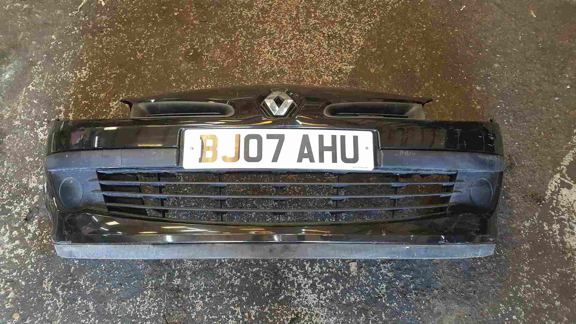 Thumb 6 Renault Clio MK3 2005-2009 Front Bumper Black 676 185 15inch Wheel