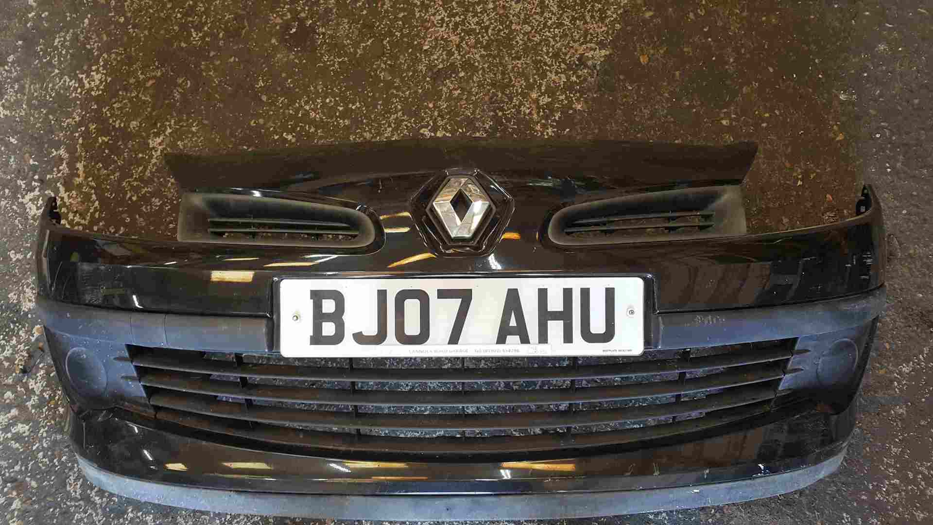 Renault Clio MK3 2005-2009 Front Bumper Black 676 185 15inch Wheel