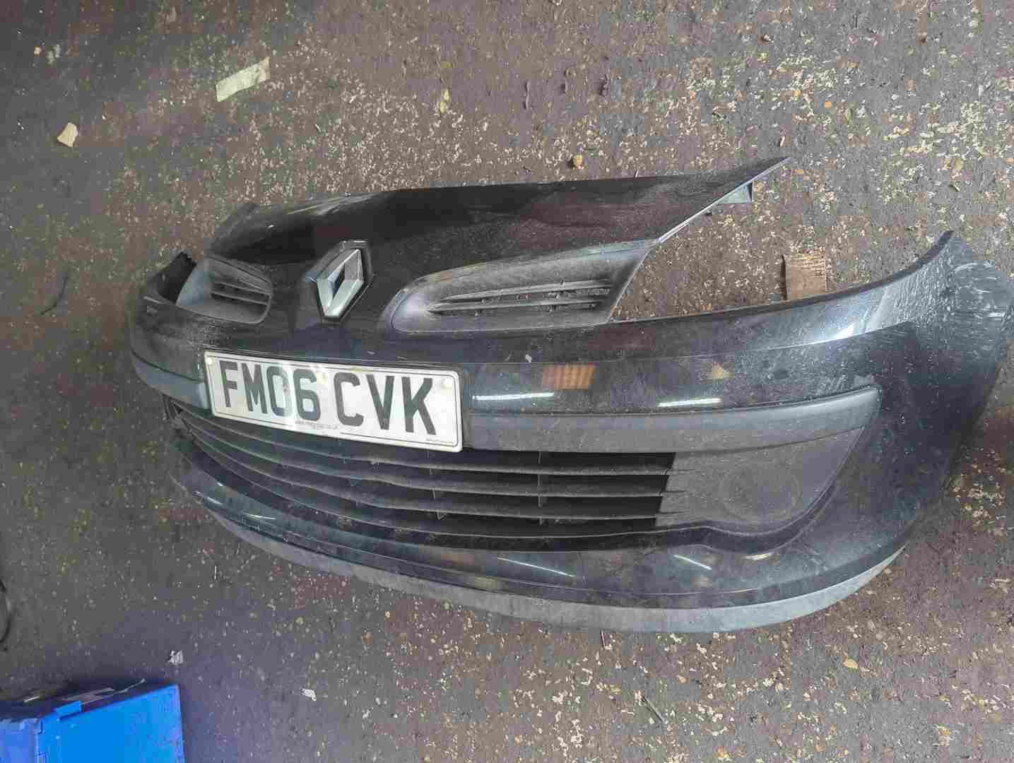 Thumb 2 Renault Clio MK3 2005-2009 Front Bumper Black 676 185