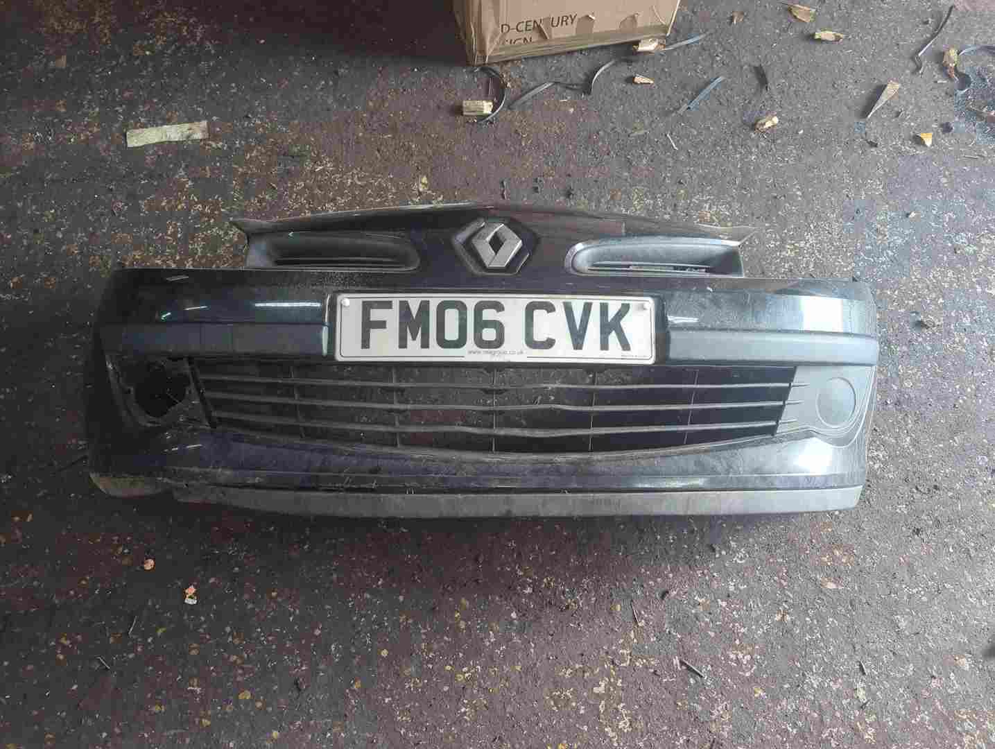 Thumb 6 Renault Clio MK3 2005-2009 Front Bumper Black 676 185
