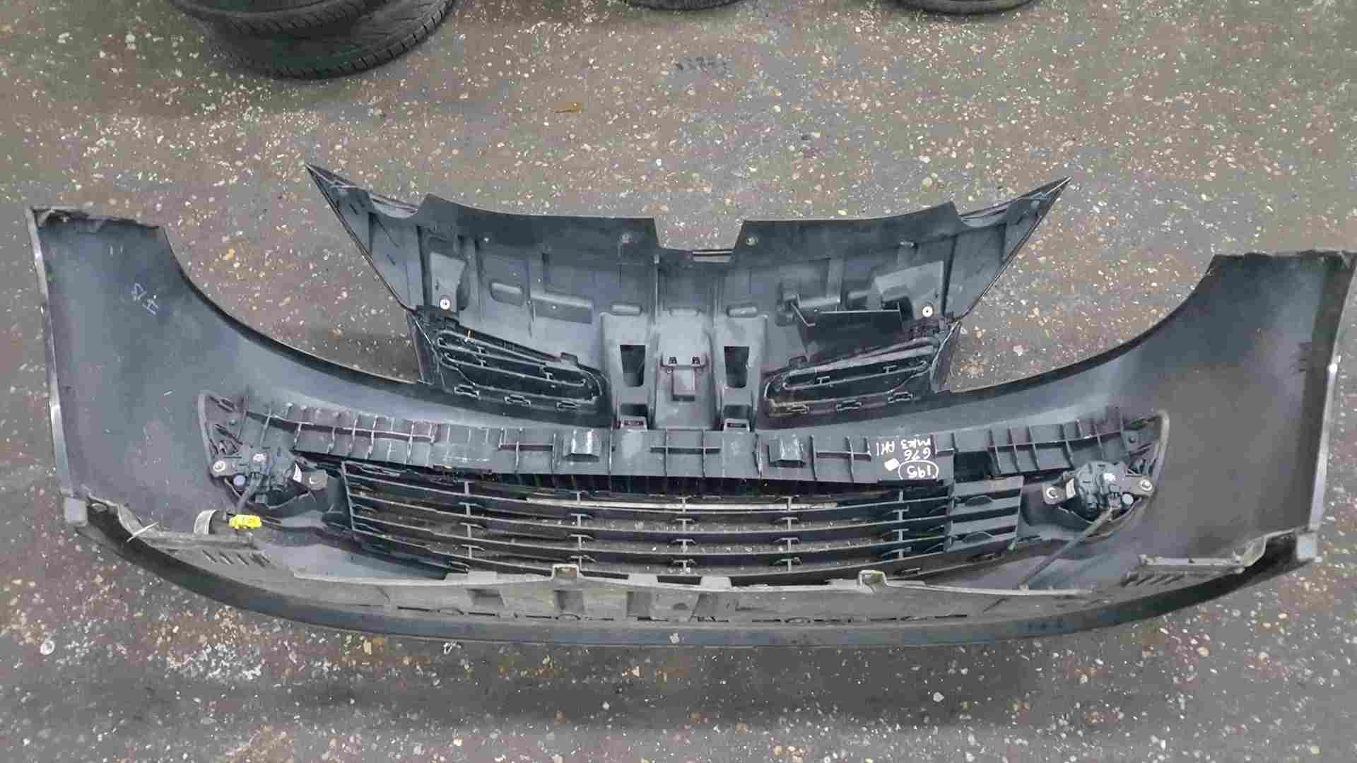 Thumb 2 Renault Clio MK3 2005-2009 Front Bumper Black 676 195 Type