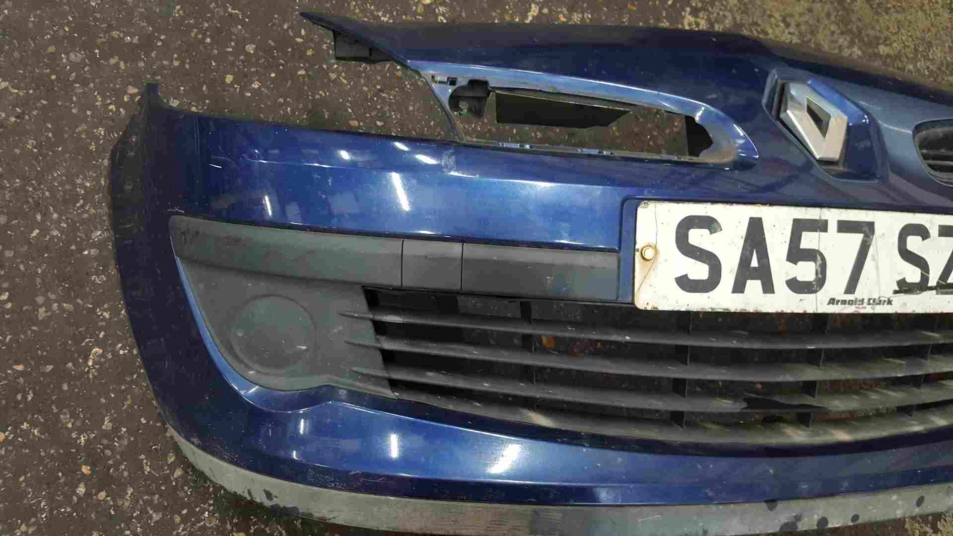 Thumb 2 Renault Clio MK3 2005-2009 Front Bumper Blue 432 185