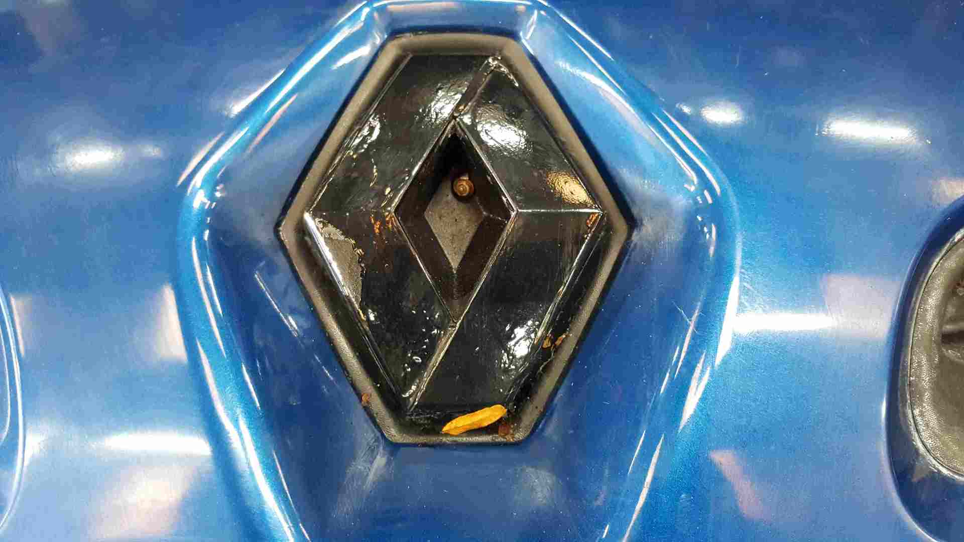 Thumb 2 Renault Clio MK3 2005-2009 Front Bumper Blue TERNA 185 15 inch Wheels terna