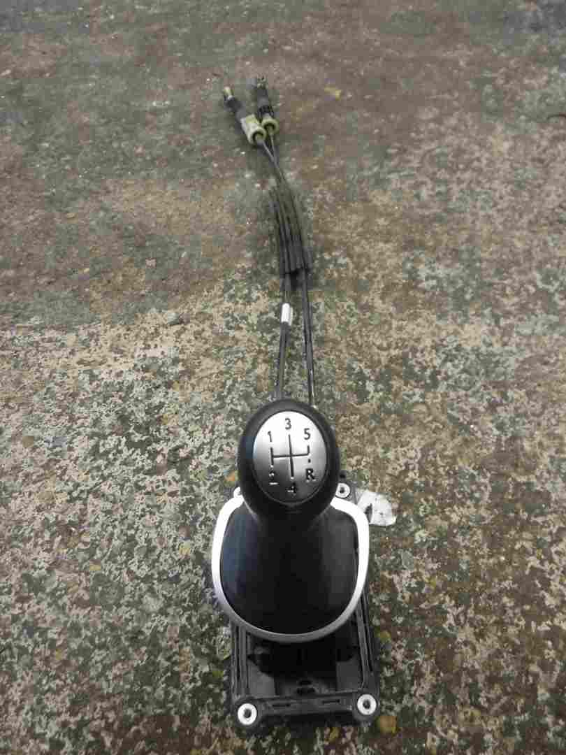 Renault Clio MK3 2005-2009 Gearstick Mechanism + Cables 8200556912
