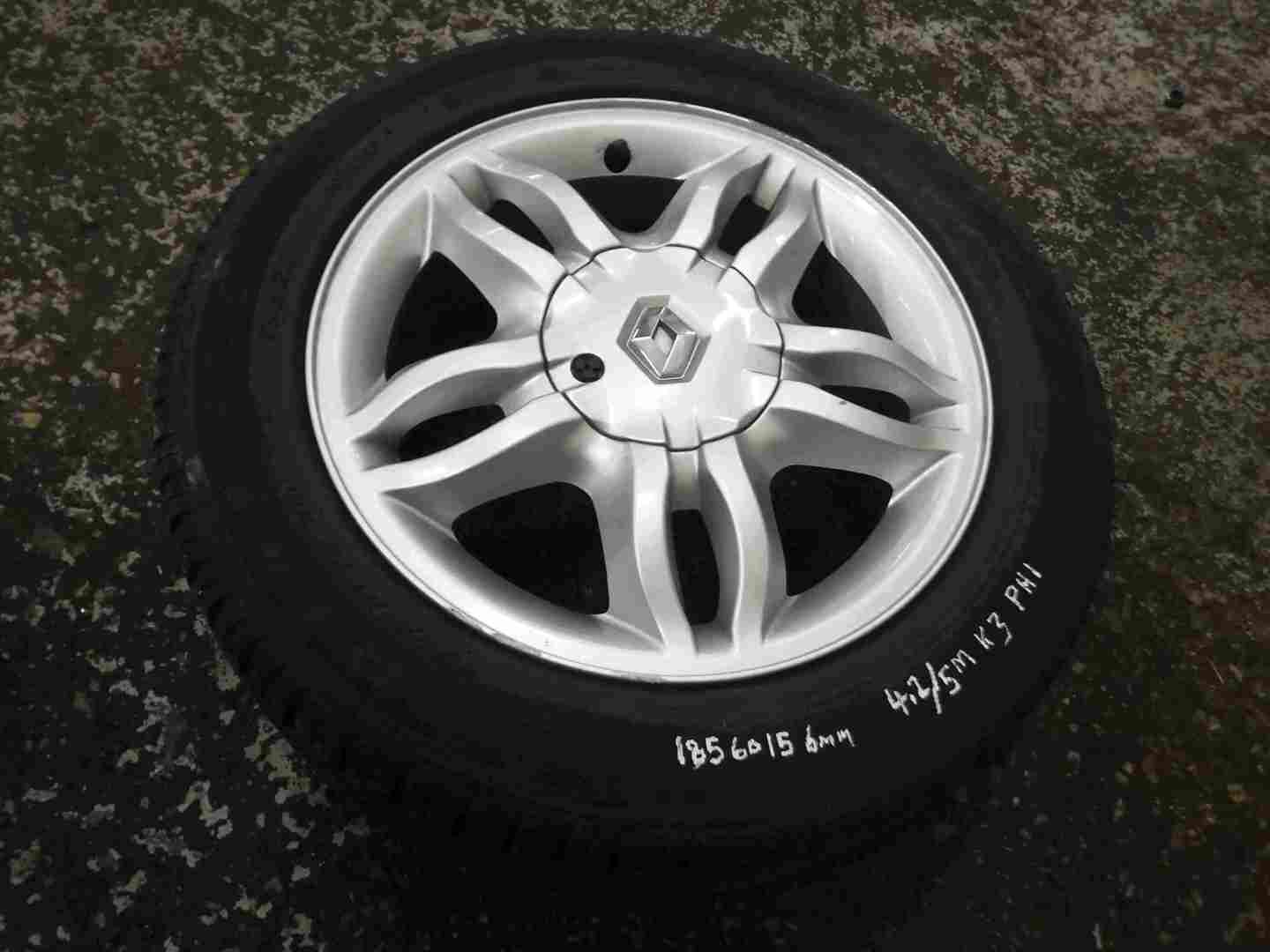 Renault Clio MK3 2005-2009 Mahonia Alloy Wheel + Tyre 185 60 15 6mm Tread 4/5