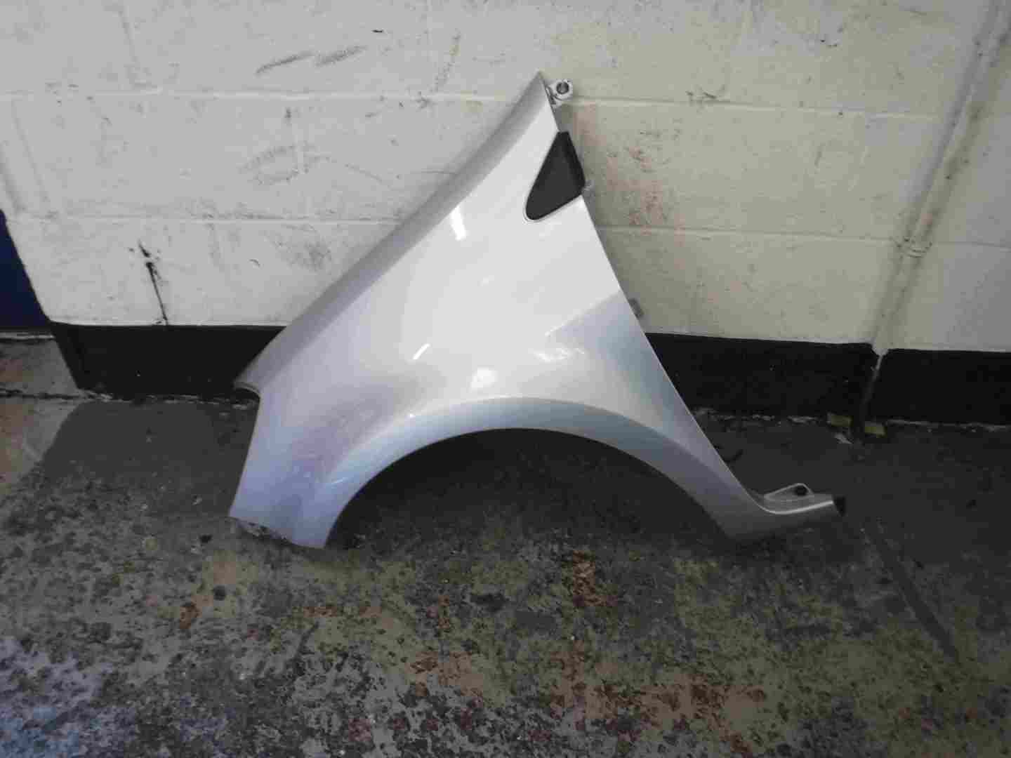 Renault Clio MK3 2005-2009 Passenger NS Wing Silver TED69 195