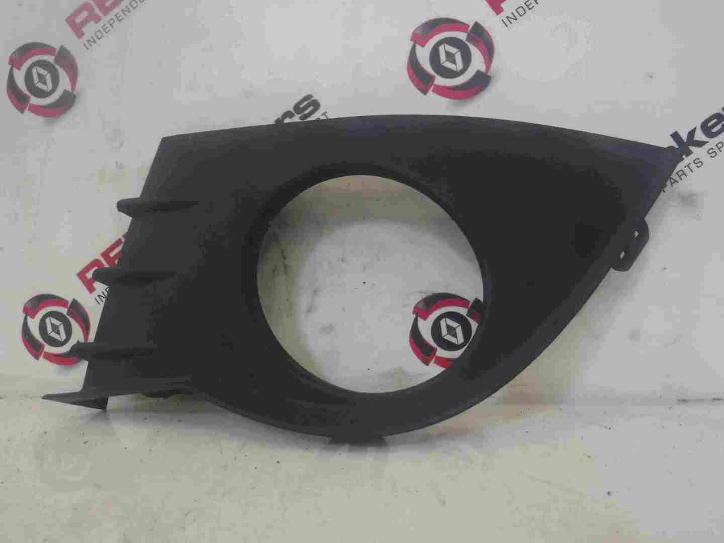 Renault Clio MK3 2005-2009 Passenger NSF Front Bumper Fog Light Trim Surround