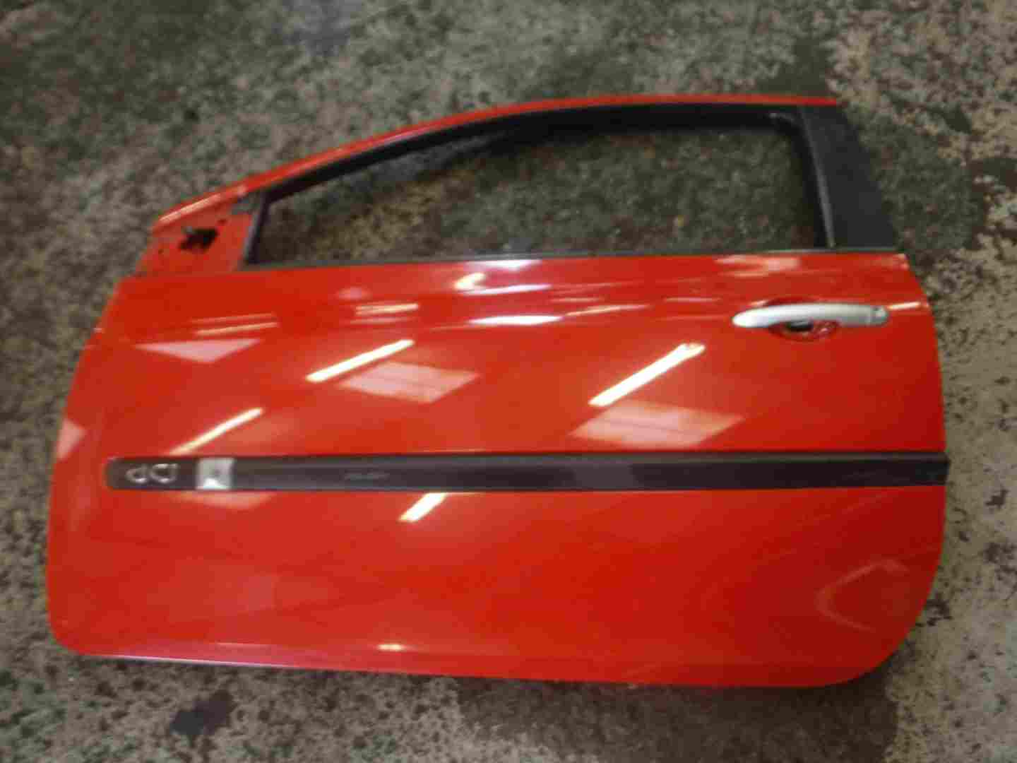 Renault Clio MK3 2005-2009 Passenger NSF Front Door Red TED75 3dr
