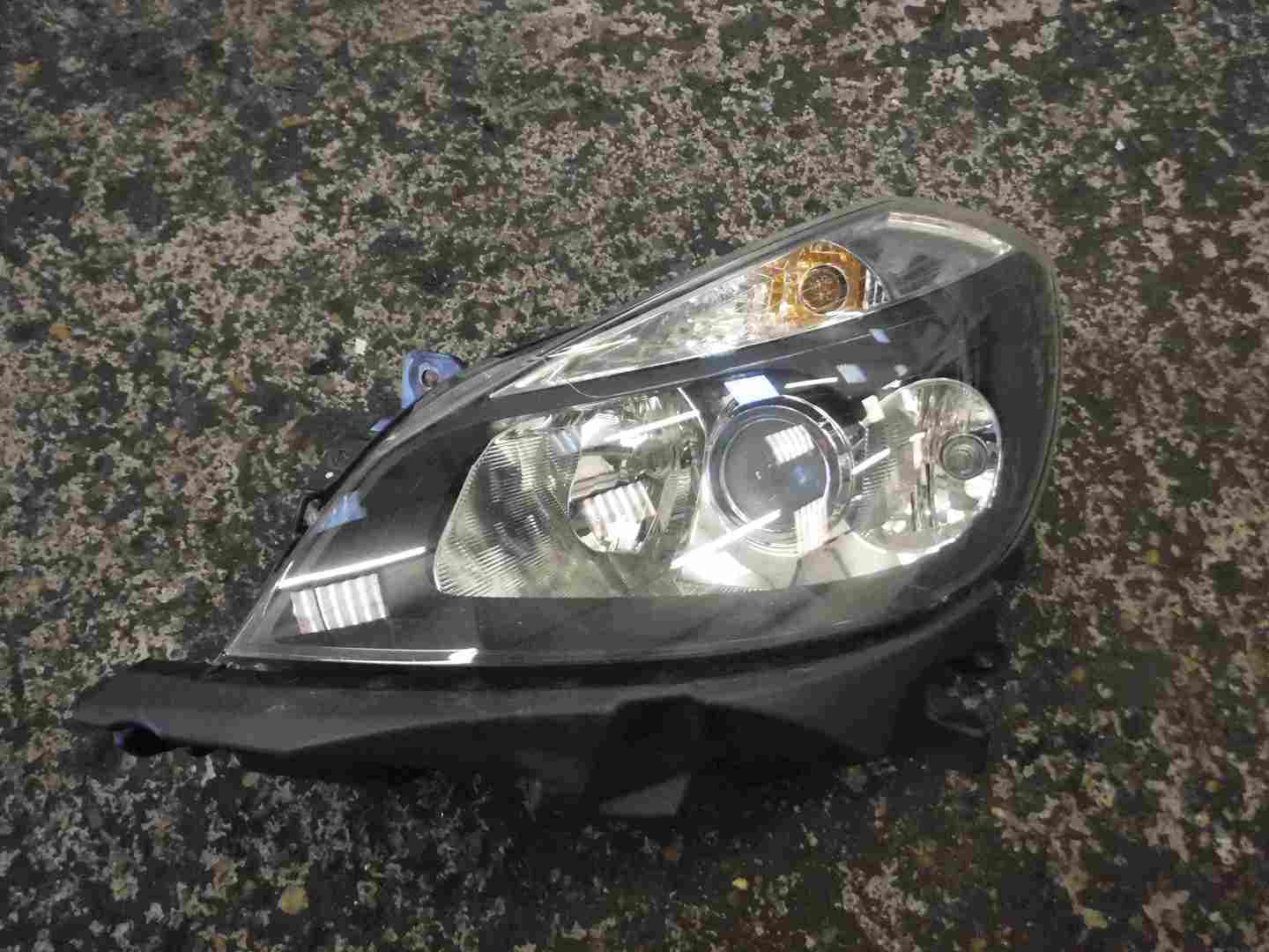 Renault Clio MK3 2005-2009 Passenger NSF Front Headlight Black Backing CLOUDY