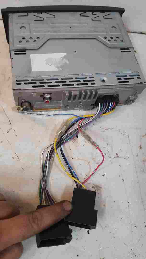 Thumb 2 Renault Clio MK3 2005-2009 Sony Radio Cd Player Aux cdx-gt25 + harness