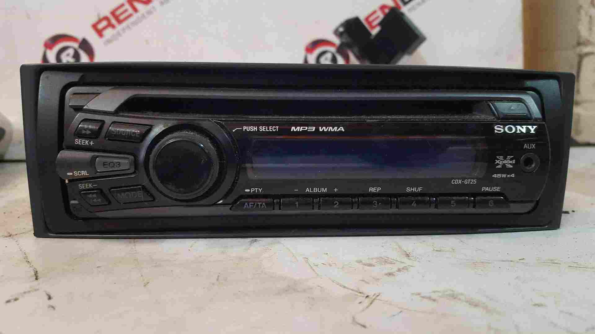 Renault Clio MK3 2005-2009 Sony Radio Cd Player Aux cdx-gt25 + harness