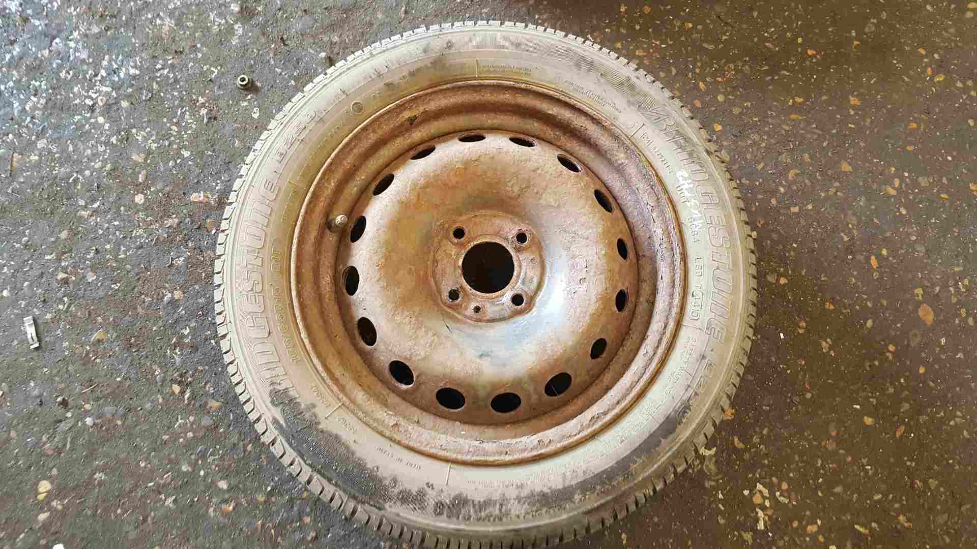 Thumb 2 Renault Clio MK3 2005-2009 Spare Wheel Space Saver 15Inch Rusty 3/5