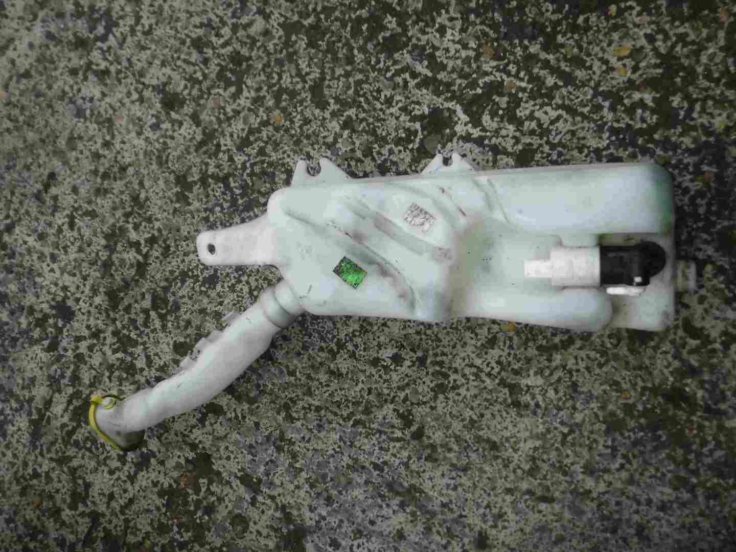 Renault Clio MK3 2005-2009 Windscreen Washer Bottle   Pump 8200212701 7701058023