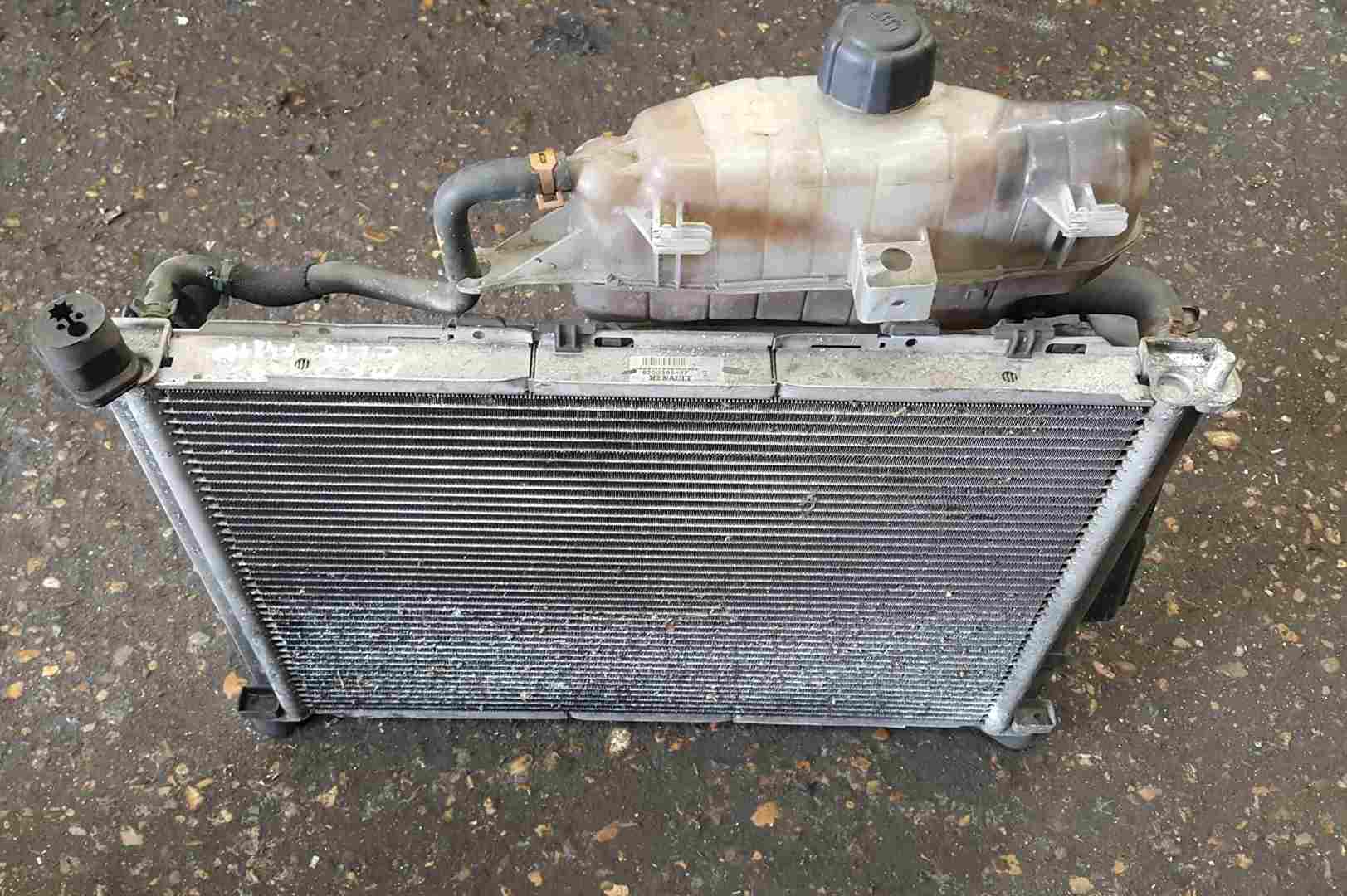 Thumb 2 Renault Clio MK3 2005-2012 1.4 16v Radiator Rad Pack Cooling Fan 8200365427