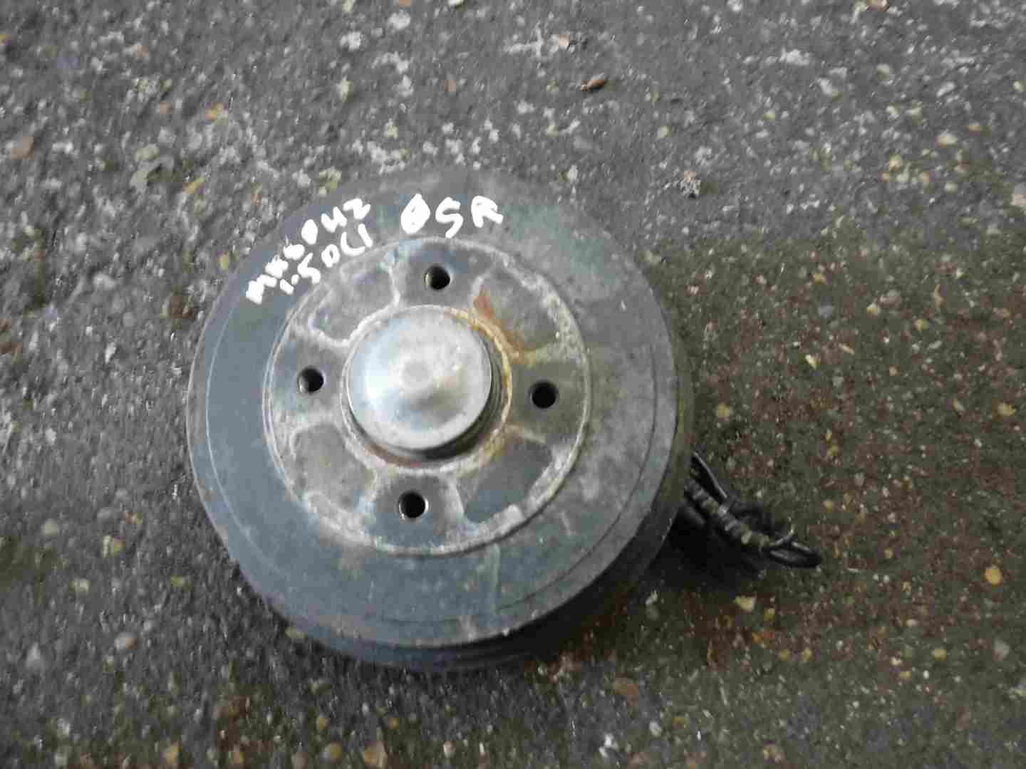 Renault Clio MK3 2005-2012 1.5 dCi Drivers OSR Rear Drum Stub Axle + ABS Sensor