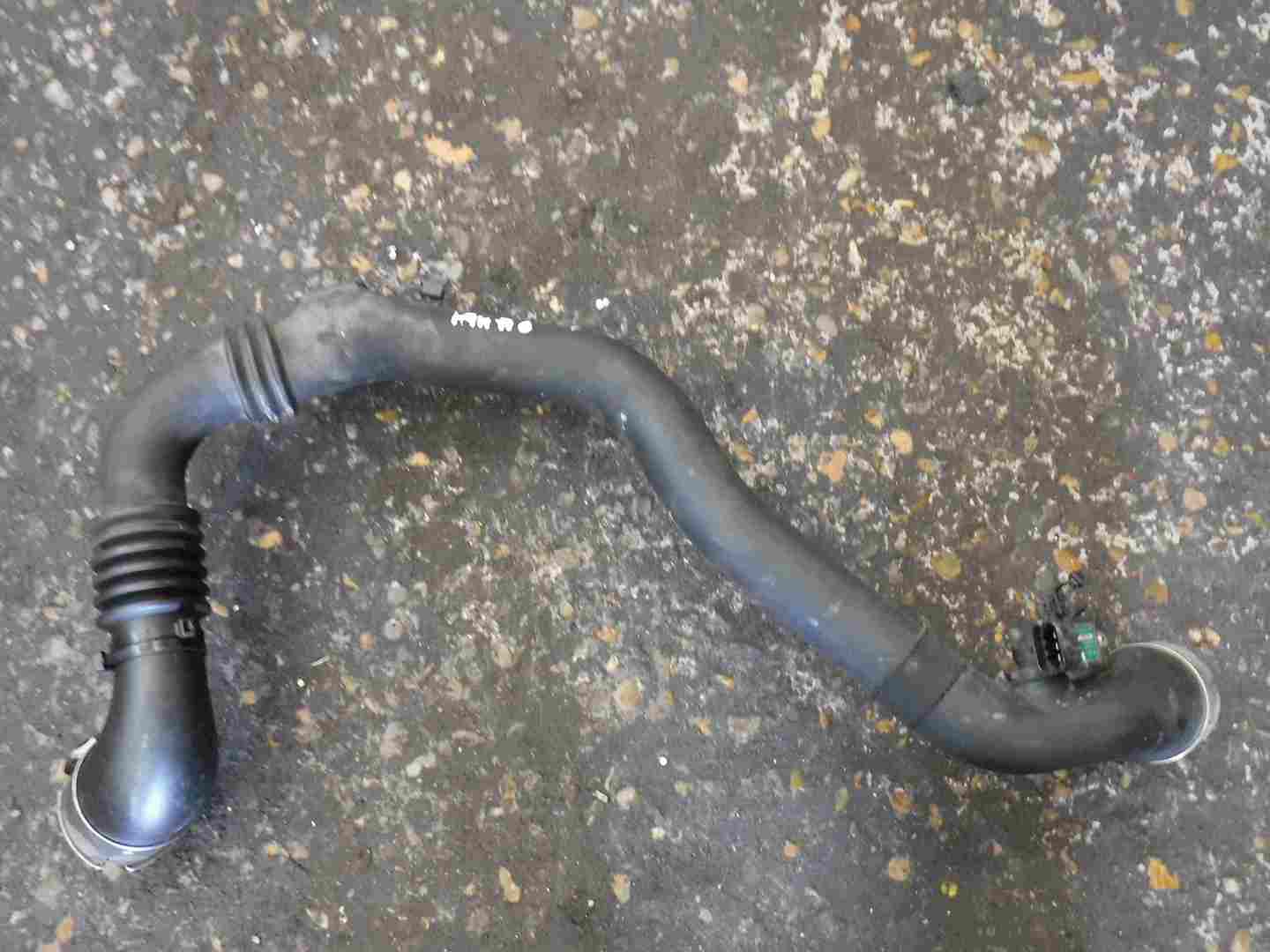 Renault Clio MK3 2005-2012 1.5 dCi EGR To Intercooler Pipe K9K 770 8200748681