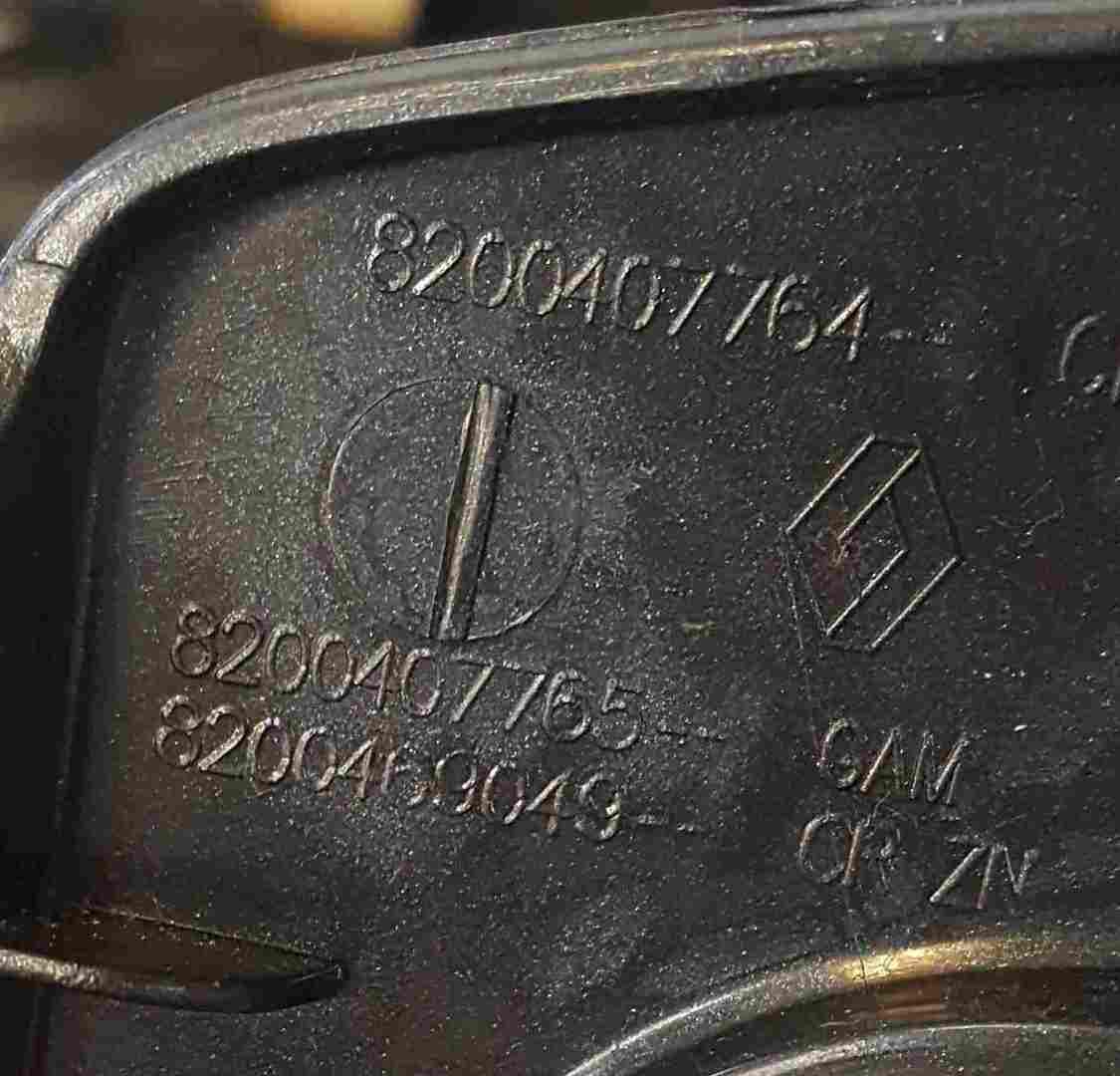 Thumb 4 Renault Clio MK3 2005-2012 Blue Centre Dashboard Trim Surround Plastic