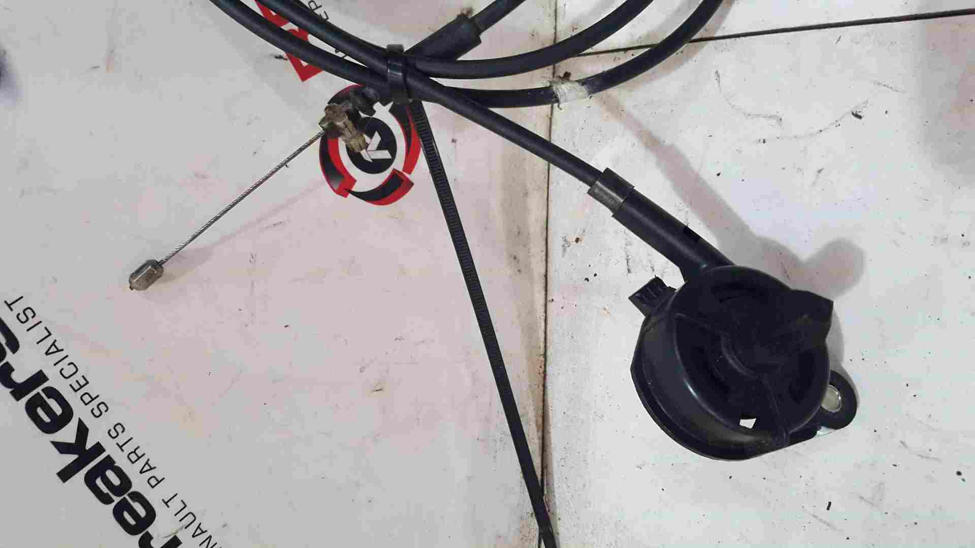 Thumb 2 Renault Clio MK3 2005-2012 Bonnet Release + Cable