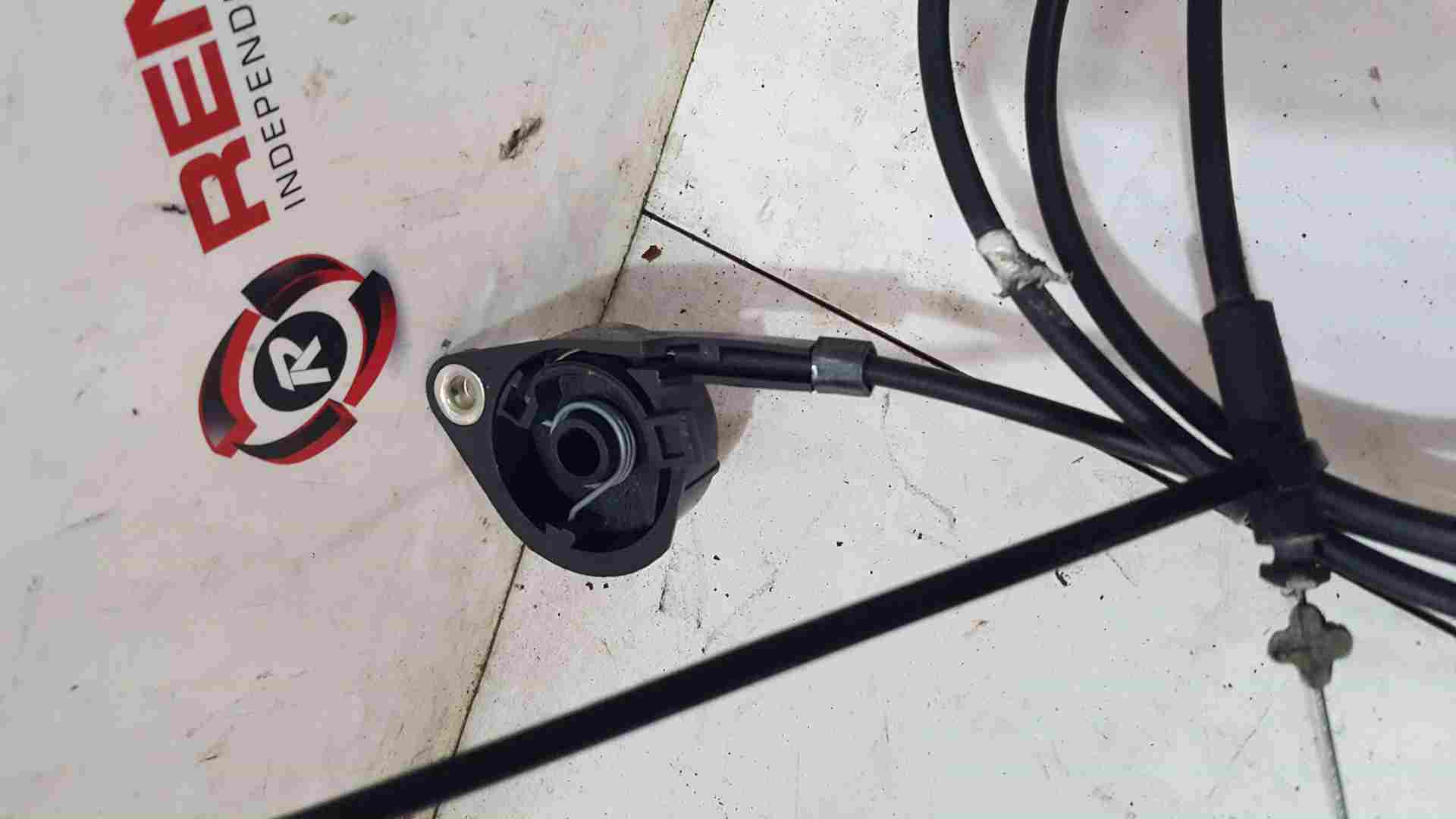 Thumb 3 Renault Clio MK3 2005-2012 Bonnet Release + Cable