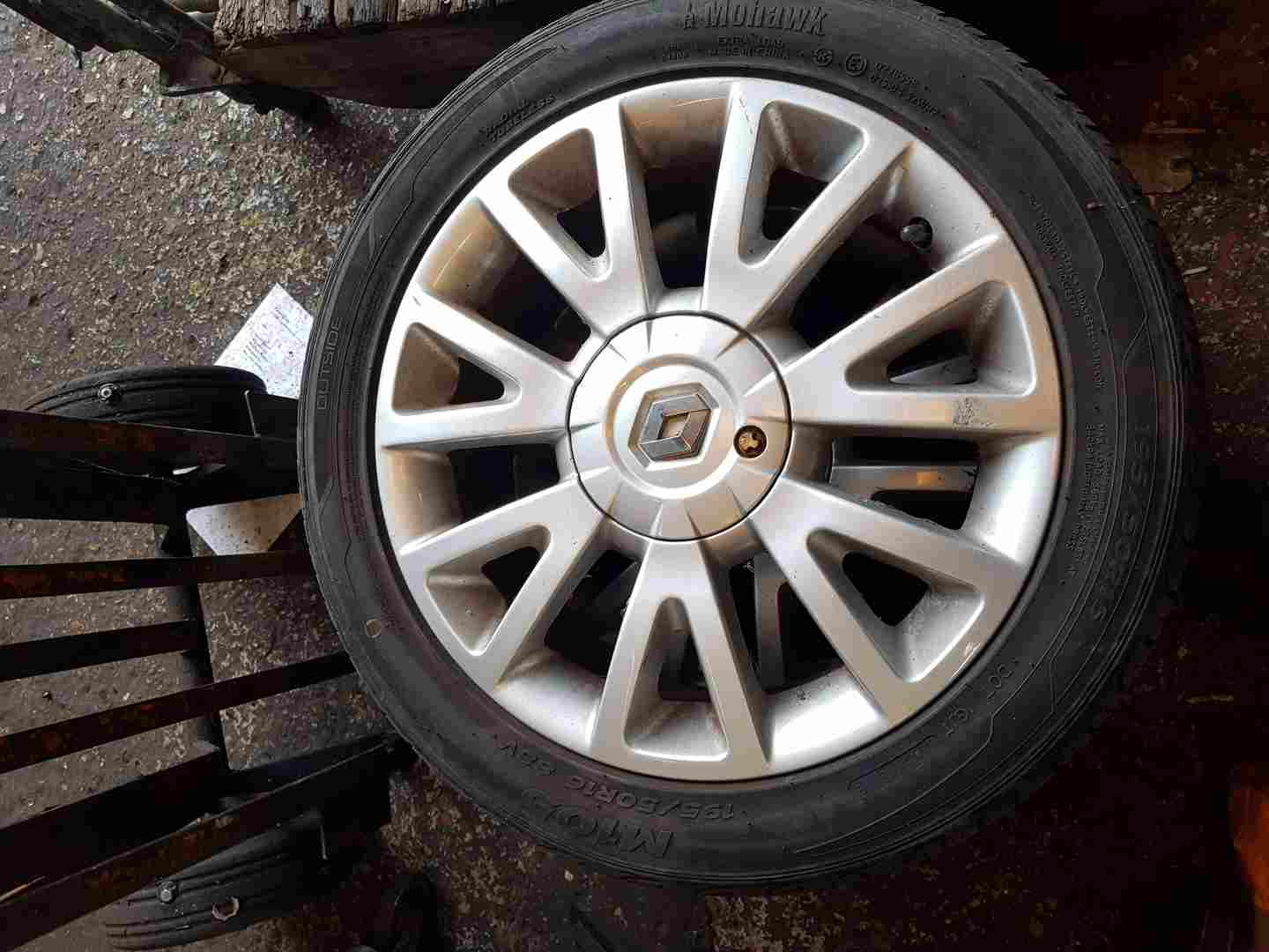 Renault Clio MK3 2005-2012 Canasta Alloy Wheel + Tyre 195 50 16 6mm Tread 4/5