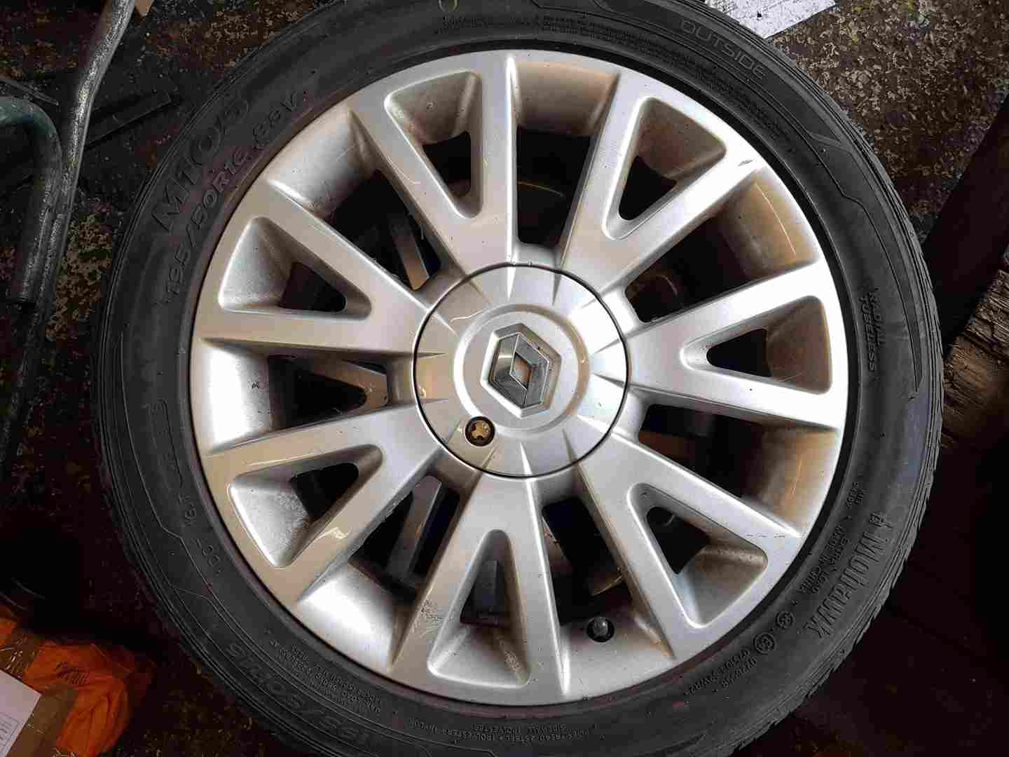 Thumb 5 Renault Clio MK3 2005-2012 Canasta Alloy Wheel + Tyre 195 50 16 6mm Tread 4/5
