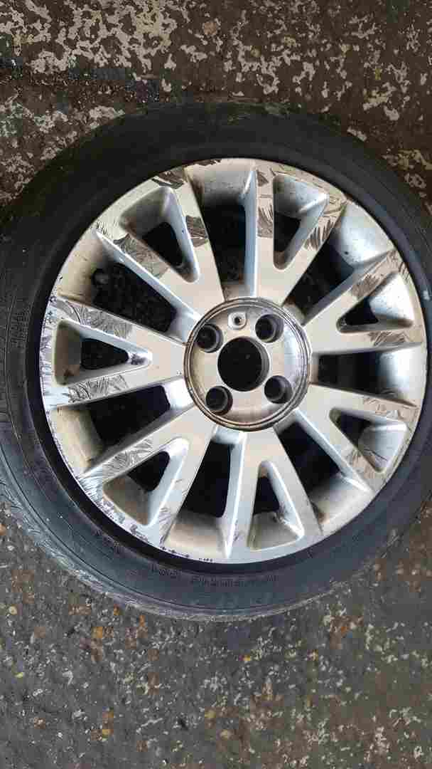 Thumb 2 Renault Clio MK3 2005-2012 Canasta Alloy Wheel 195 50 16 no centre cap 2/5