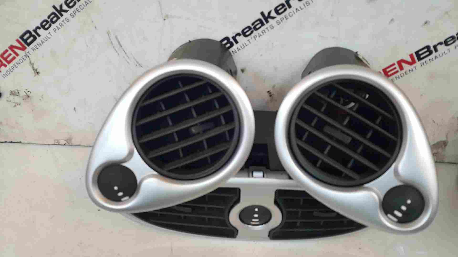 Thumb 3 Renault Clio MK3 2005-2012 Centre OSF Nsf Heater Vent Vents AIR Blower Silver 