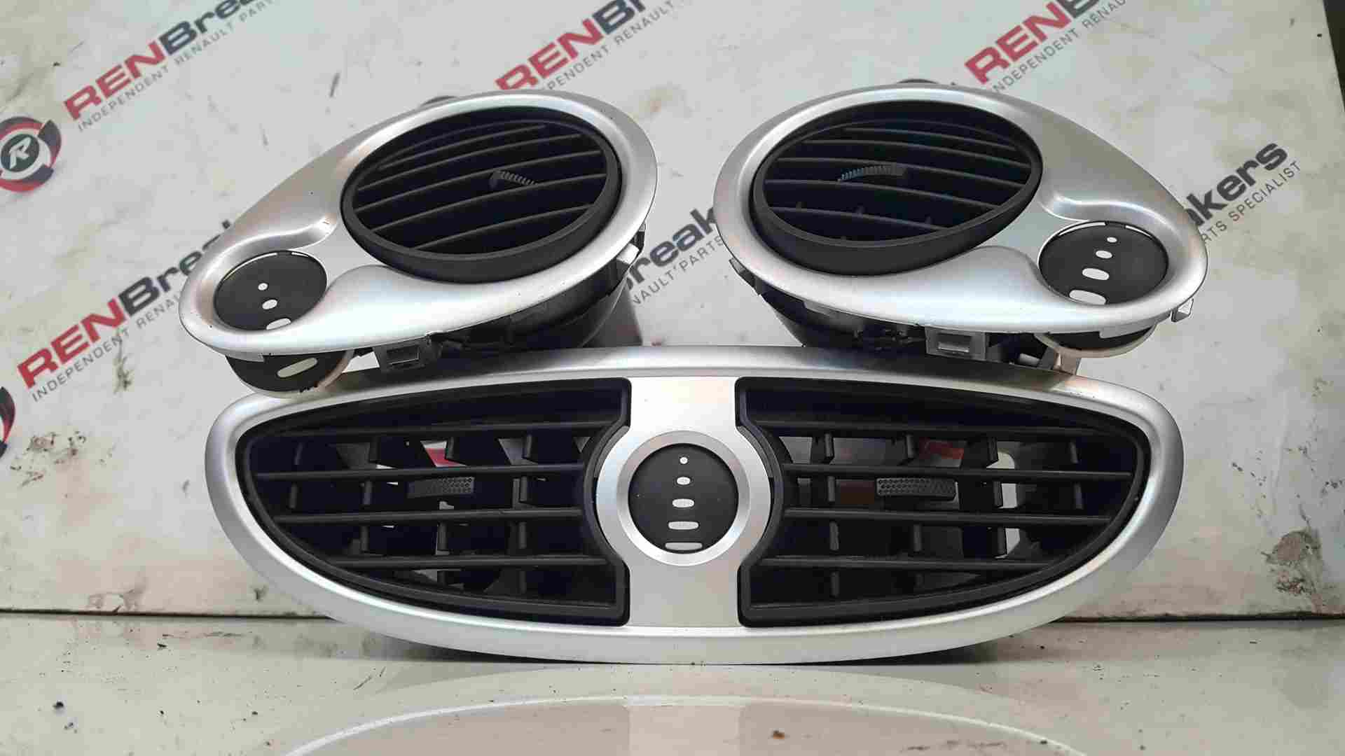 Thumb 2 Renault Clio MK3 2005-2012 Centre OSF Nsf Heater Vent Vents AIR Blower Silver 
