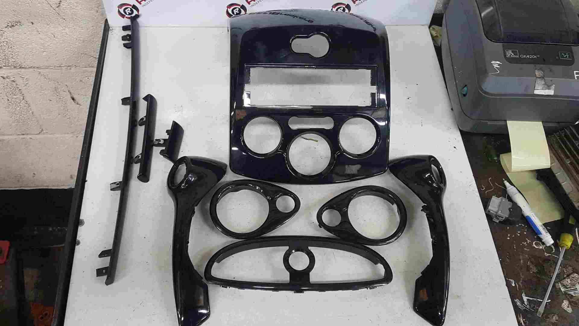 Renault Clio MK3 2005-2012 Dashboard Set Trims Surround Gloss Black Handle Vents