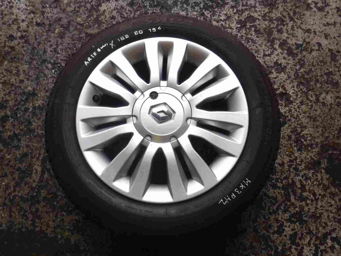 Renault Clio MK3 2005-2012 Del Arte Alloy Wheel + Tyre 15 inch 4/5