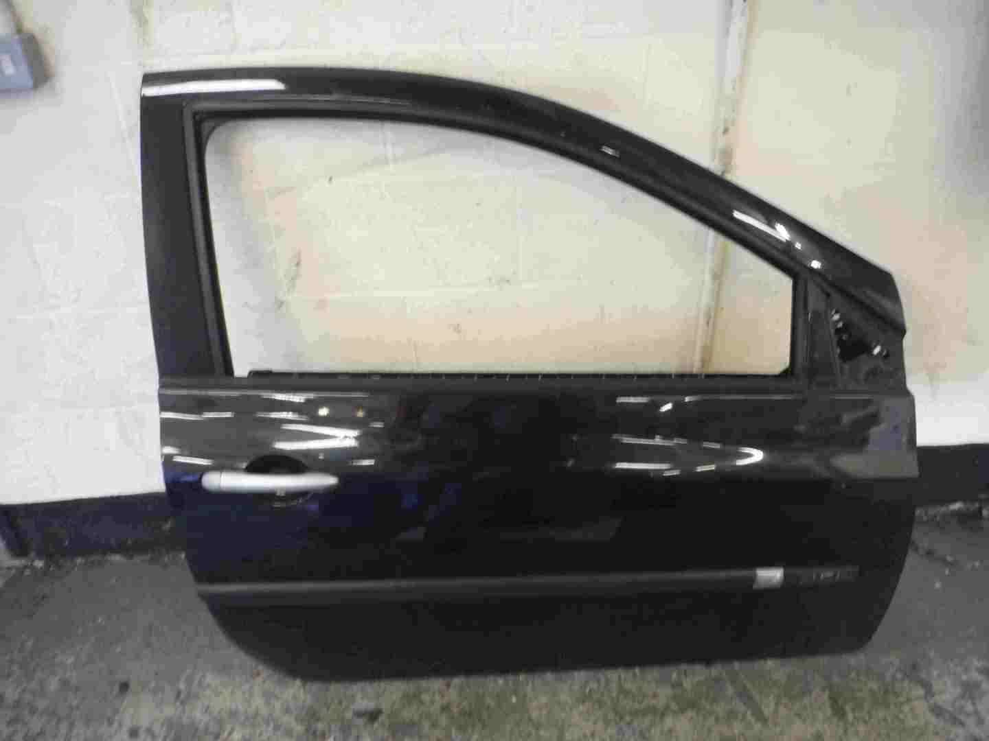 Renault Clio MK3 2005-2012 Drivers OSF Front Door Black 676 3DR