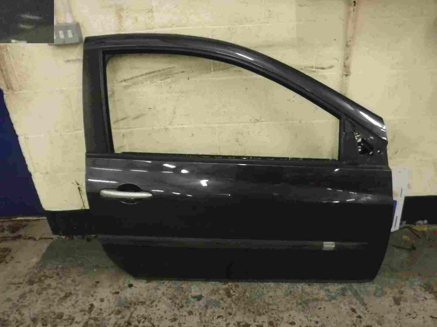 Renault Clio MK3 2005-2012 Drivers OSF Front Door Grey TEB66 3DR