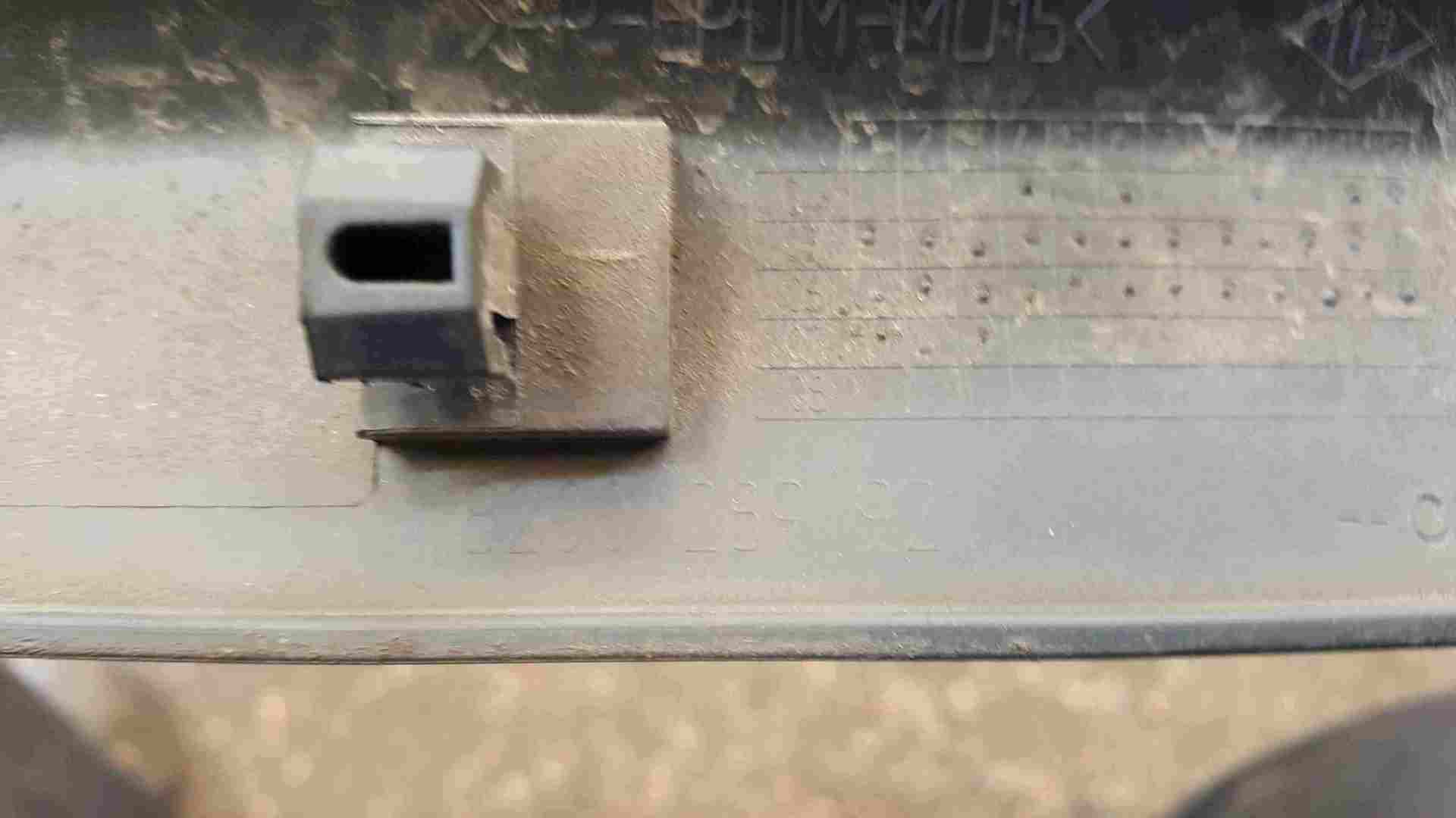 Thumb 2 Renault Clio MK3 2005-2012 Drivers OSF Front Door Moulding Trim 3dr 8200289921