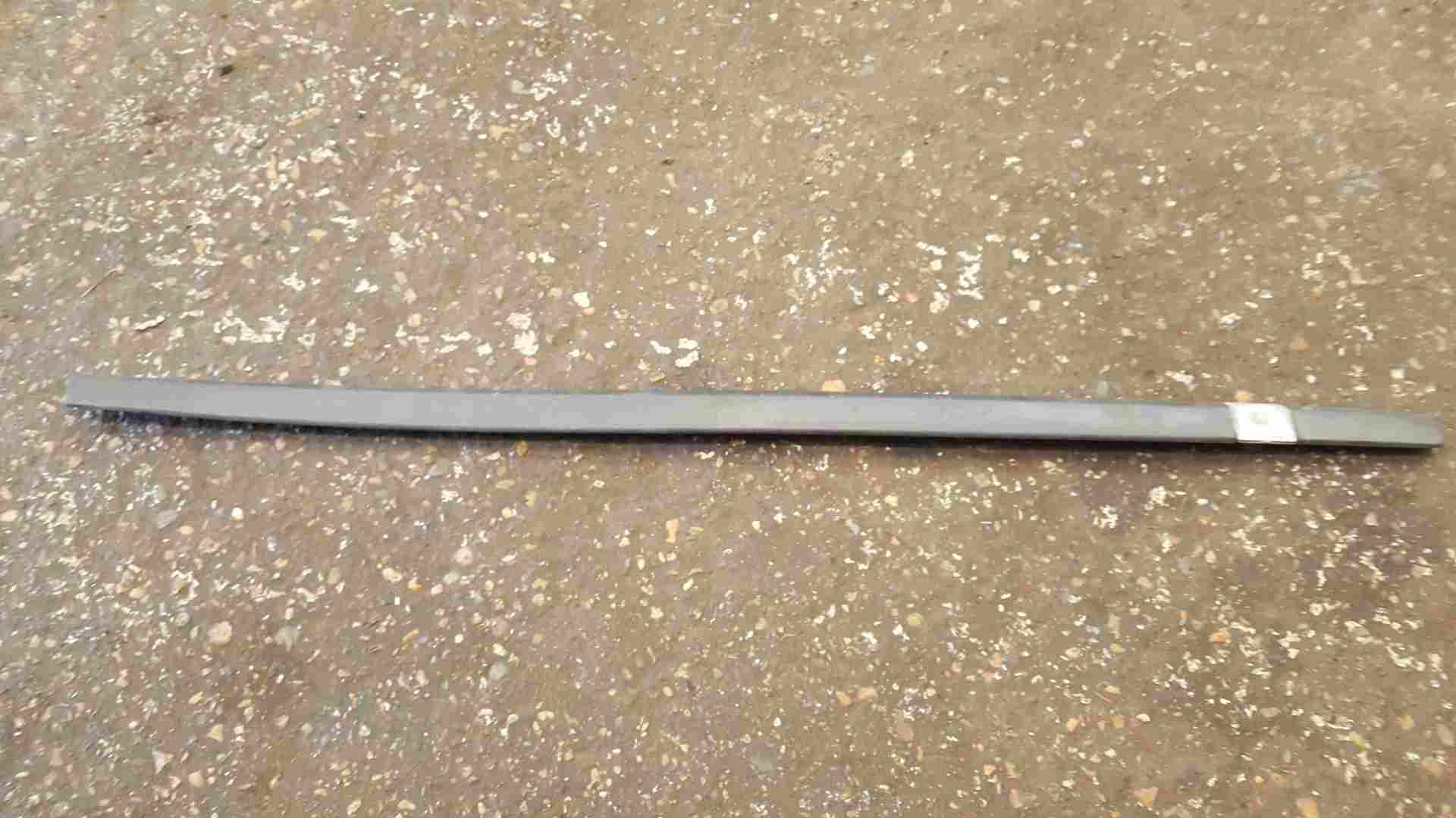 Thumb 3 Renault Clio MK3 2005-2012 Drivers OSF Front Door Moulding Trim 3dr 8200289921