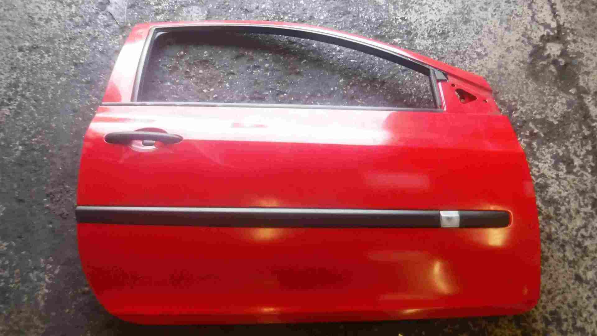 Renault Clio MK3 2005-2012 Drivers OSF Front Door Red 727 3dr