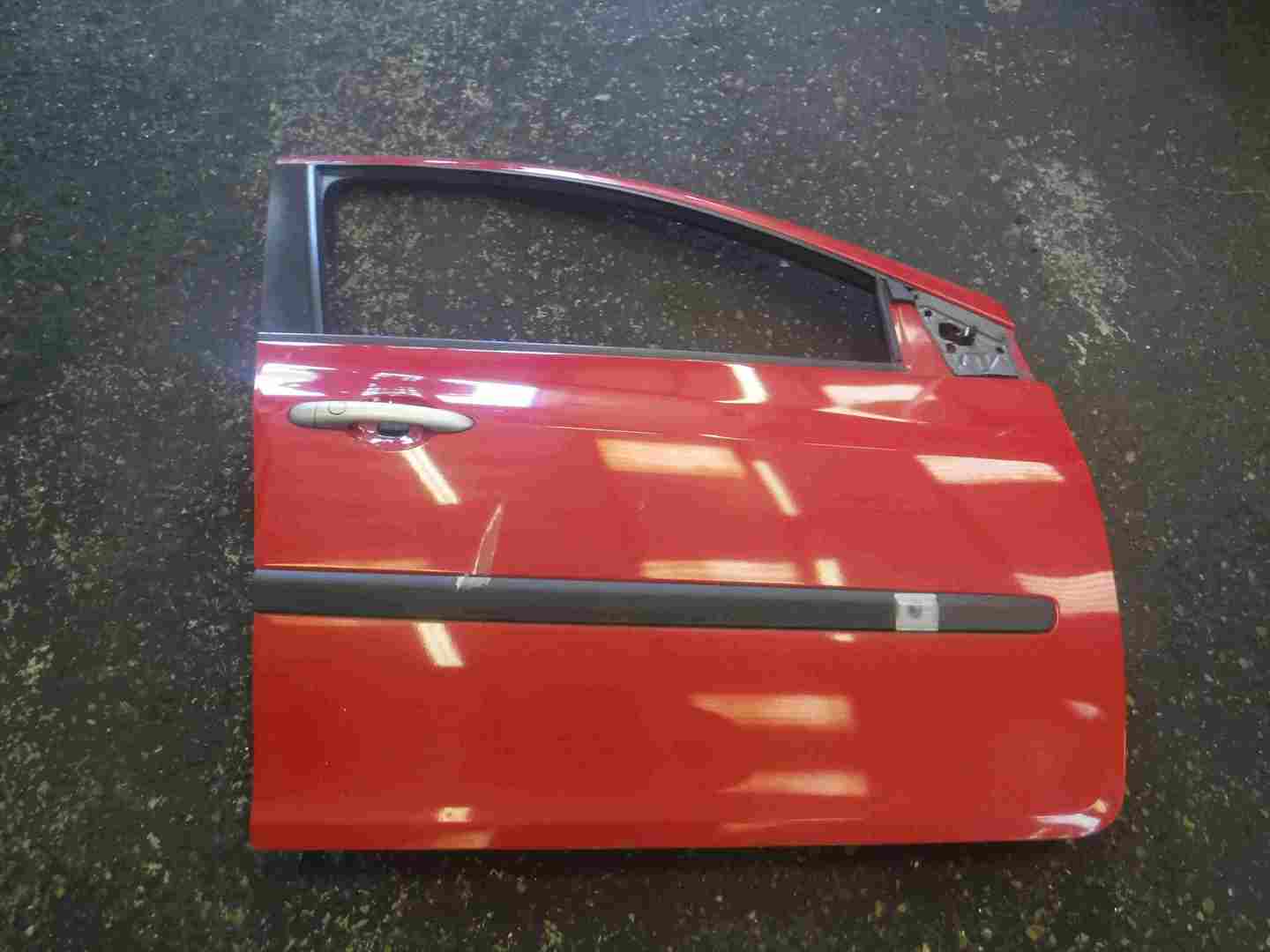 Renault Clio MK3 2005-2012 Drivers OSF Front Door RED Teb76 5Door