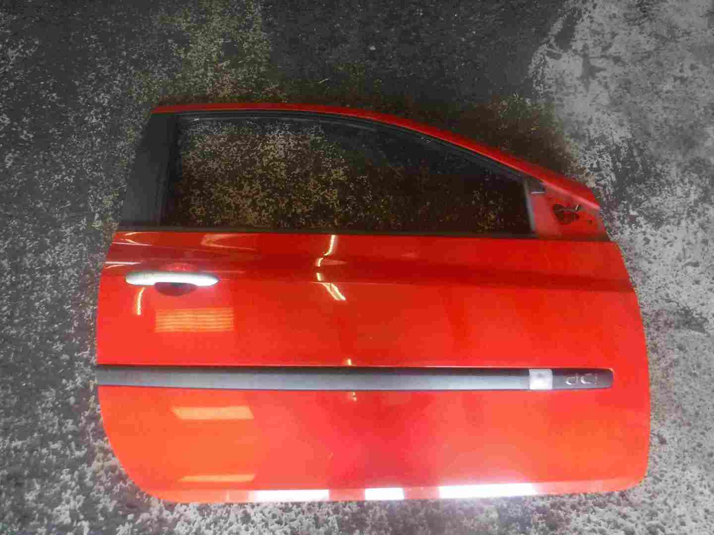 Renault Clio MK3 2005-2012 Drivers OSF Front Door Red TED75 3dr