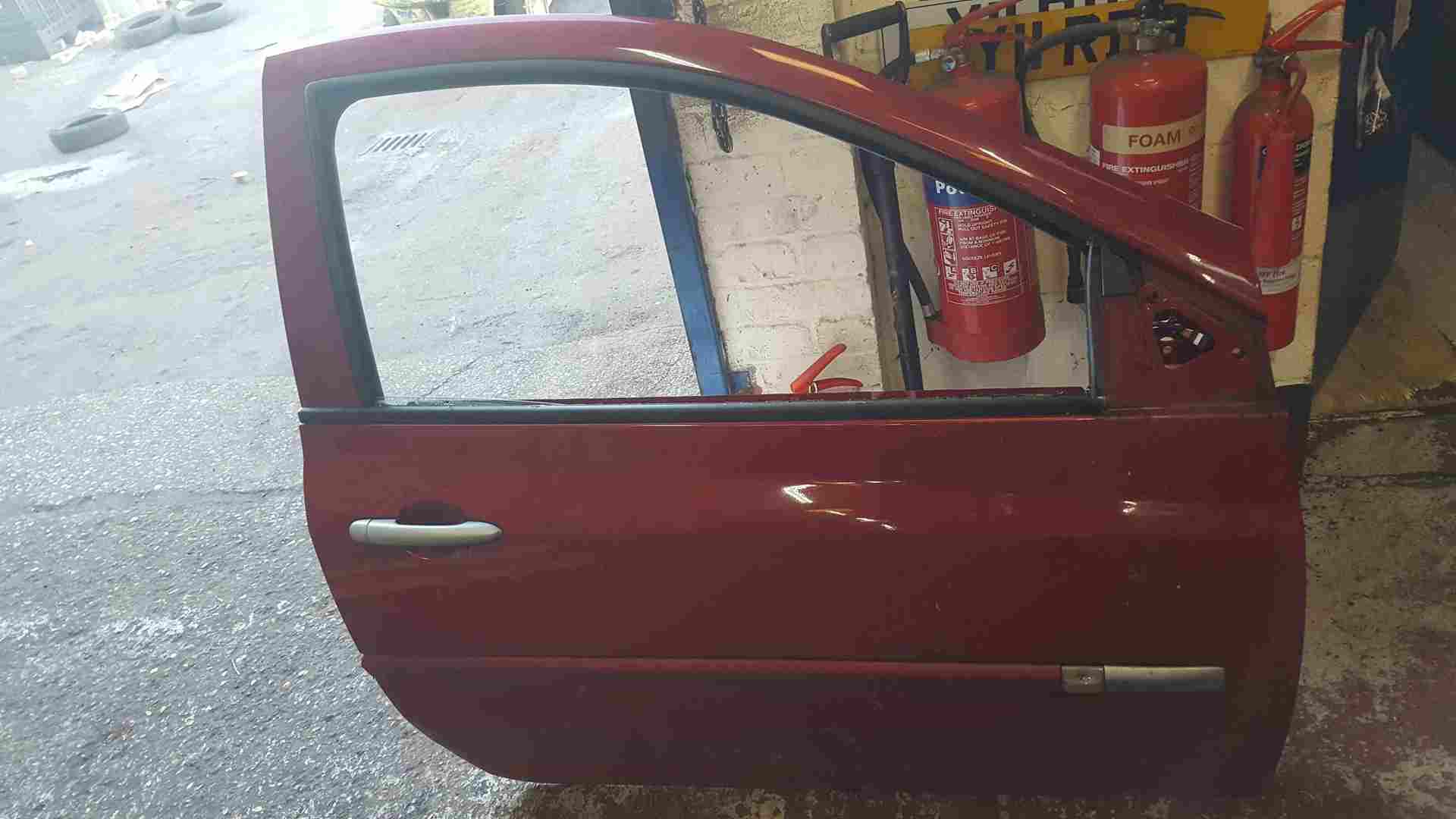 Thumb 2 Renault Clio MK3 2005-2012 Drivers OSF Front Door RED Tennj 3Dr