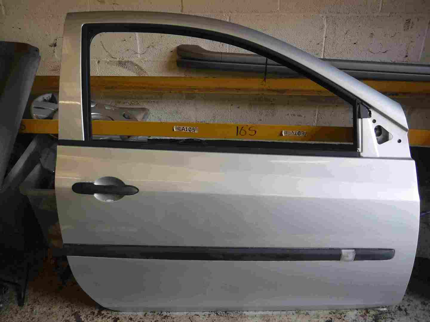 Renault Clio MK3 2005-2012 Drivers OSF Front Door Silver TED69 3dr