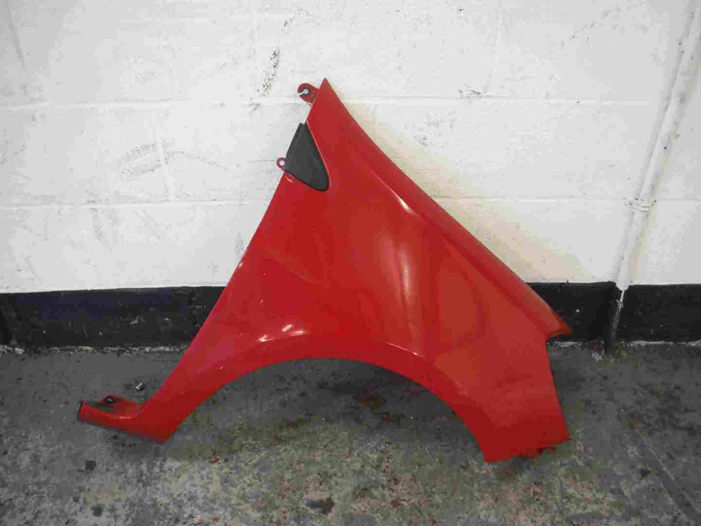 Renault Clio MK3 2005-2012 Drivers OSF Front Red Wing OV727