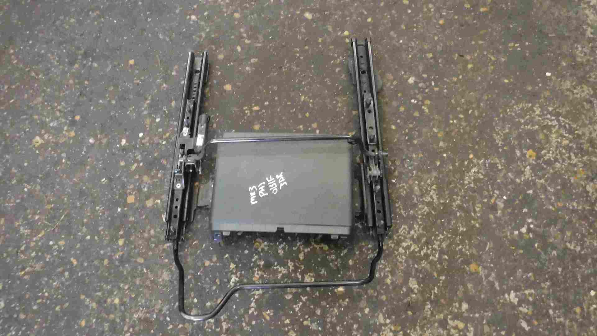 Renault Clio MK3 2005-2012 Drivers OSF Front Seat Runner 3dr