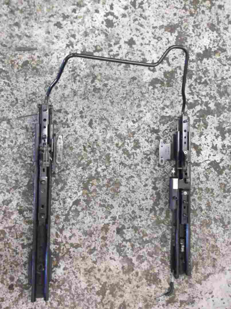 Renault Clio MK3 2005-2012 Drivers OSF Front Seat Runners 3DR