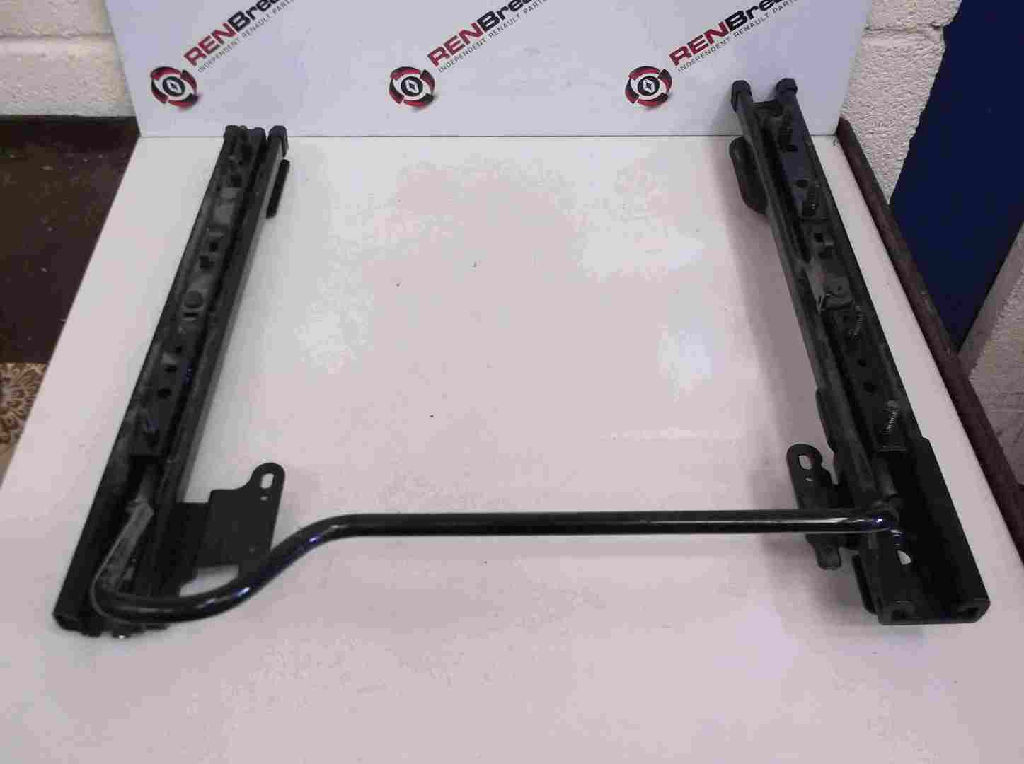 Renault Clio MK3 2005-2012 Drivers OSF Front Seat Runners Railers 5dr