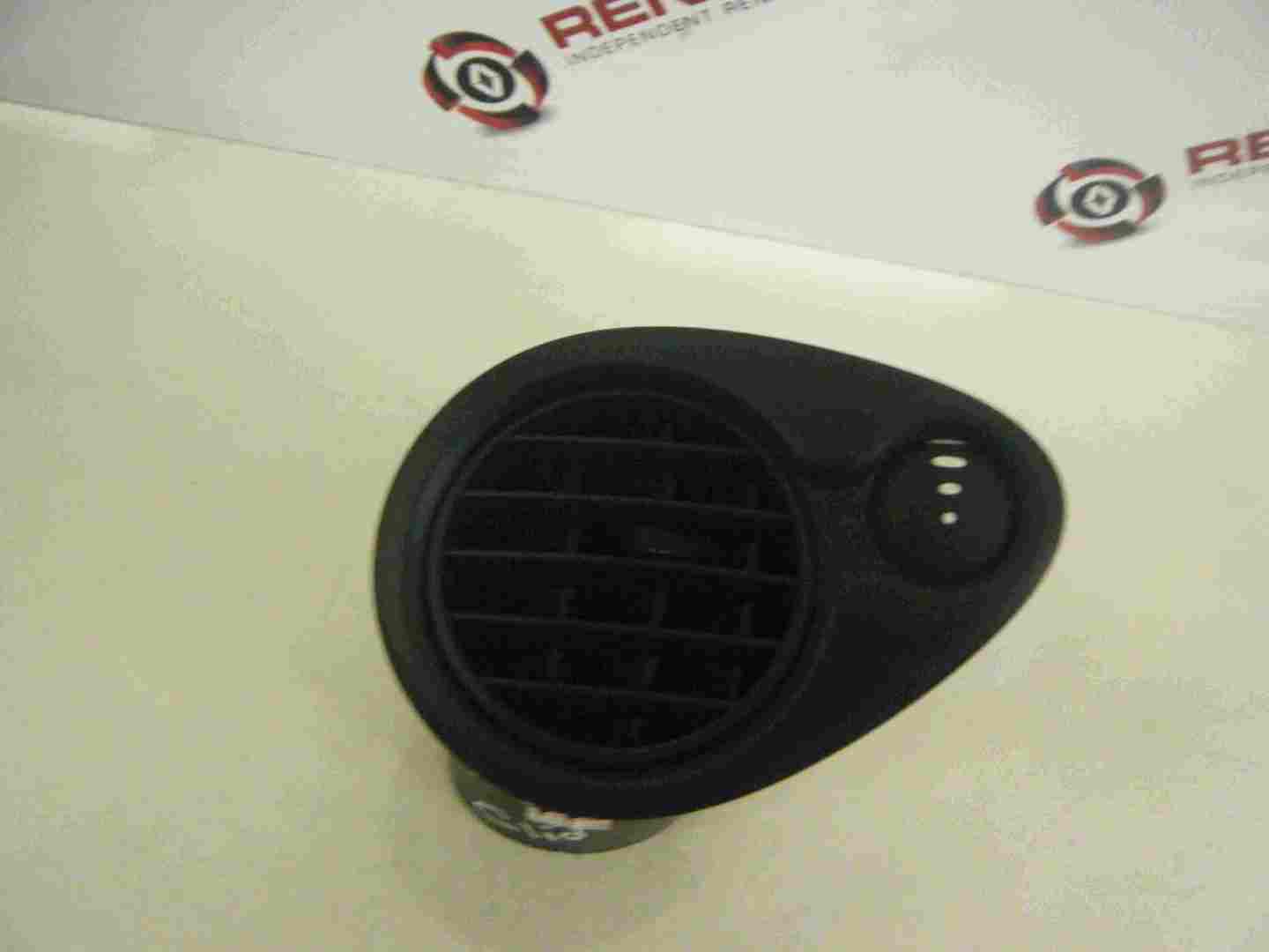 Renault Clio MK3 2005-2012 Drivers OSF Heater Vent Air Blower Aircon Dashboard