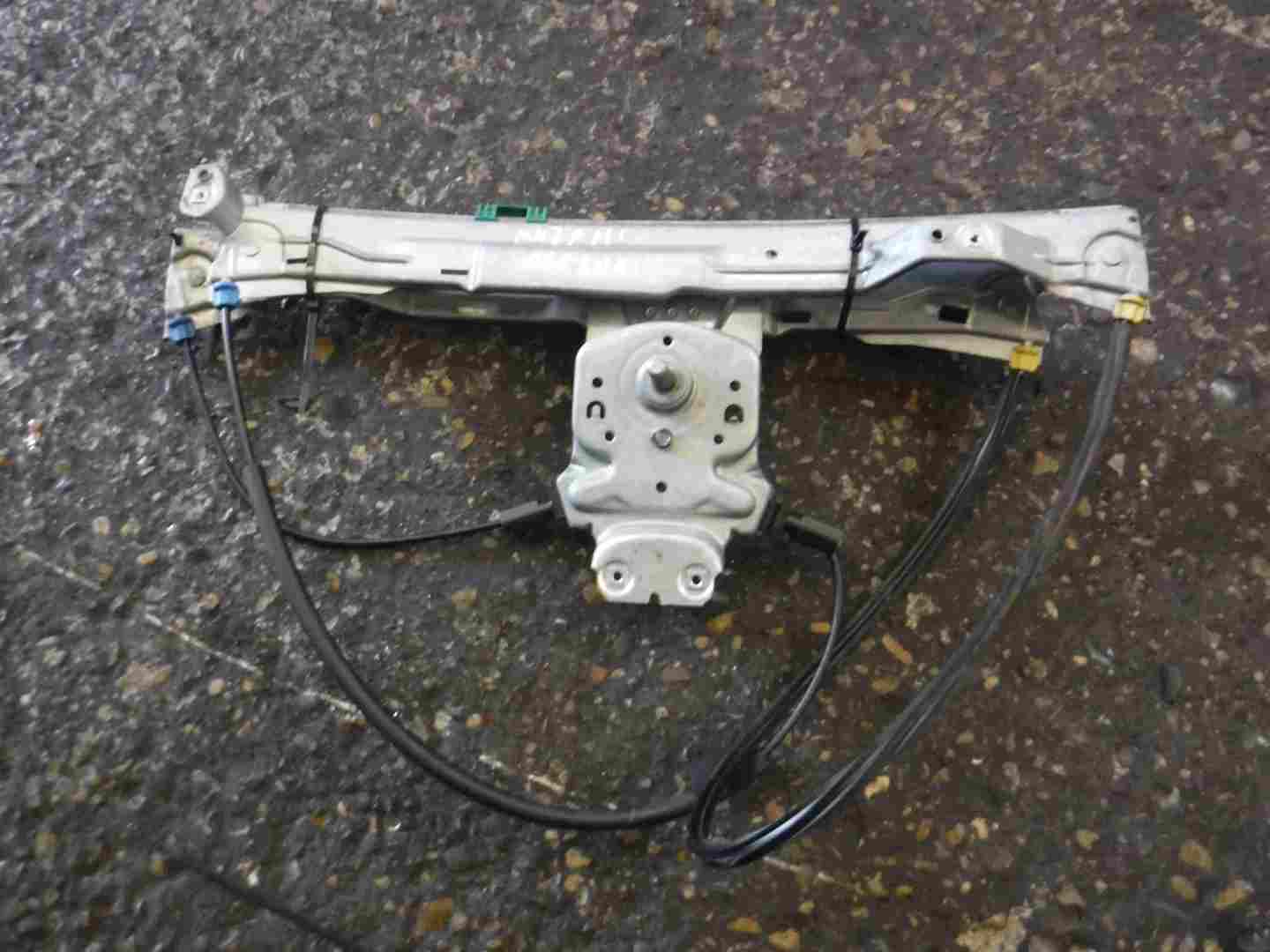 Renault Clio MK3 2005-2012 Drivers OSF Manual Front Window Regulator 3dr