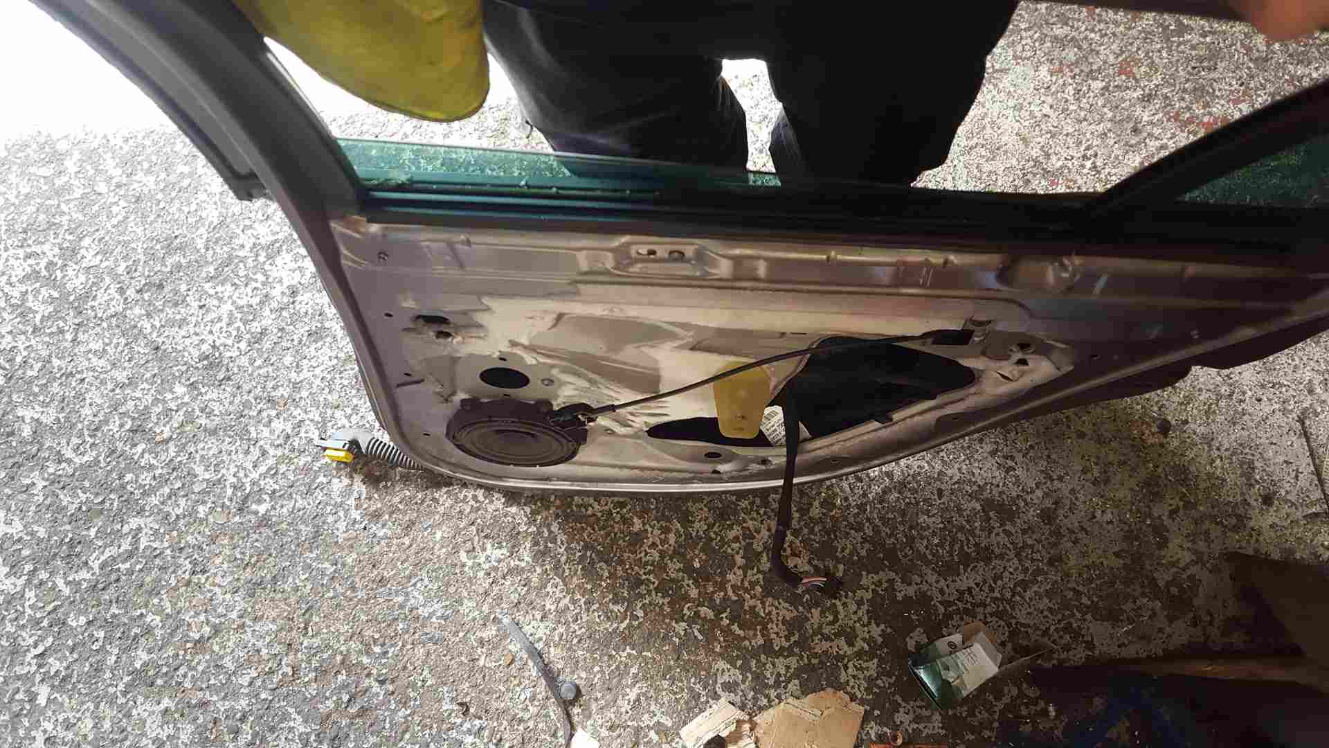 Thumb 2 Renault Clio MK3 2005-2012 Drivers OSR Rear Door Grey Tekng Estate 