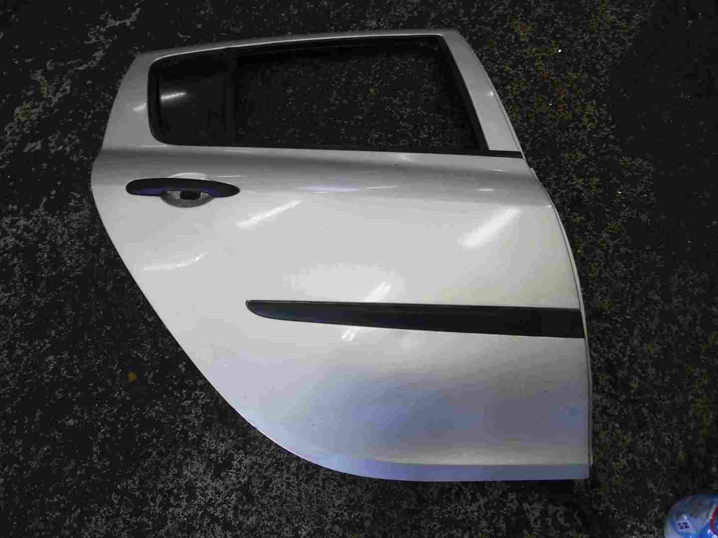 Renault Clio MK3 2005-2012 Drivers OSR Rear Door Silver TED69 5